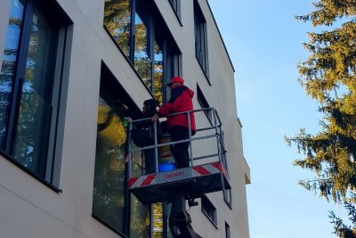 umývanie okien vo výškach